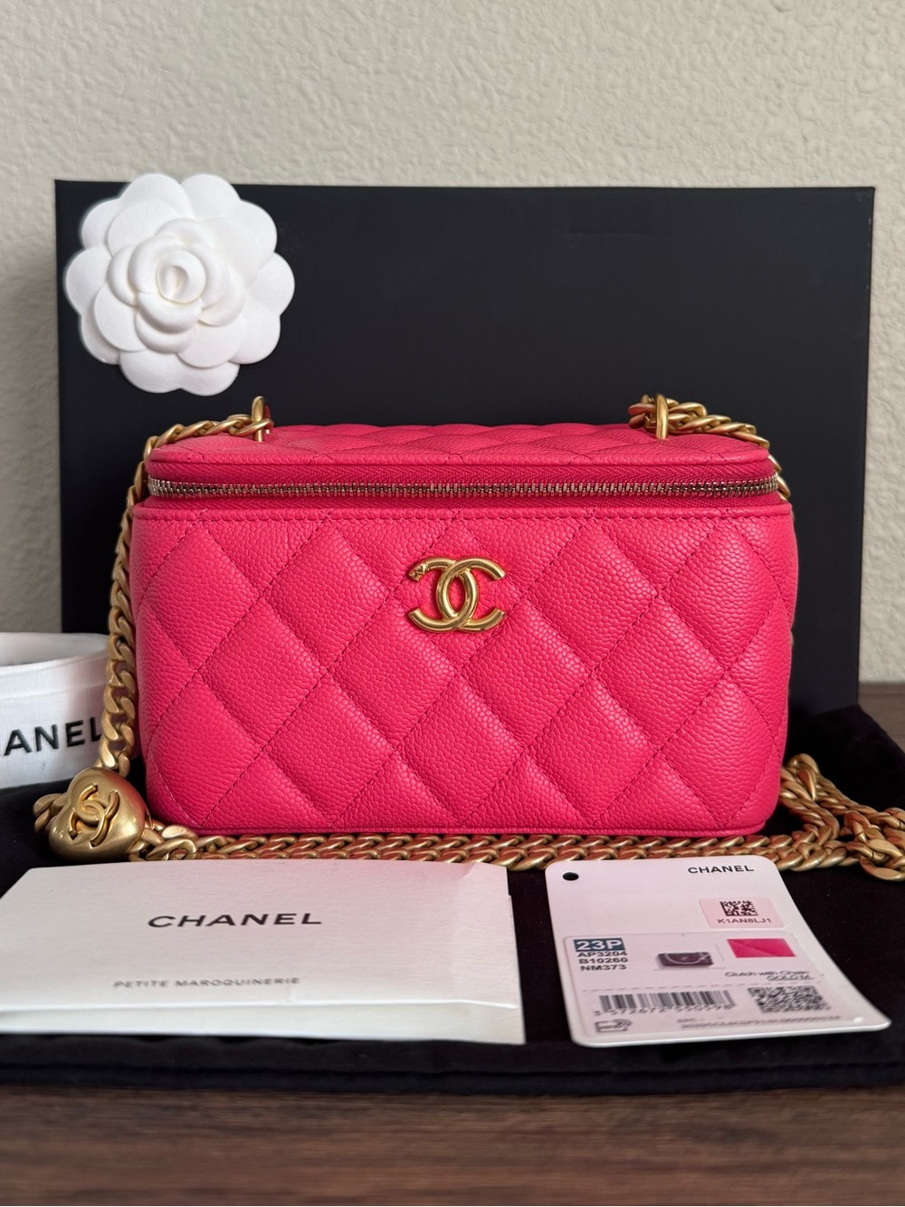 NEW CHANEL Caviar Quilted Leather Heart Crush Vanity Bag - Picture 8 of 8